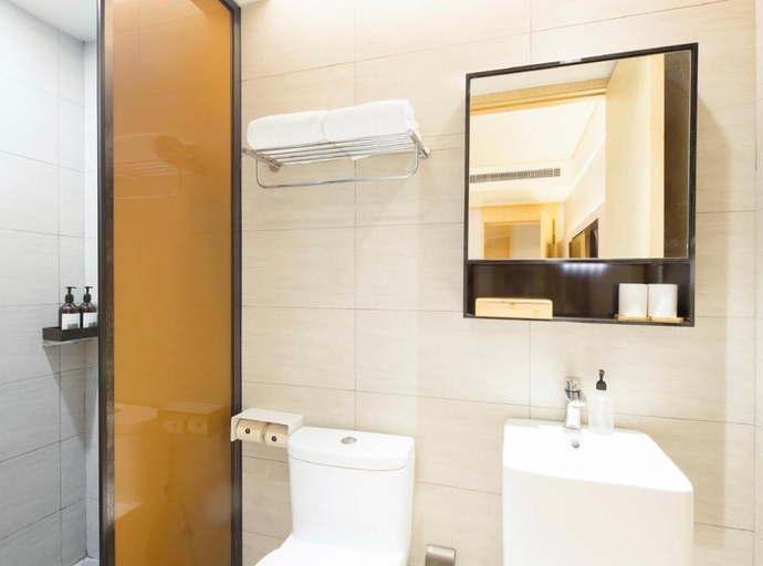 Bathroom 3, Ji Hotel Shanghai Wuwei Dong Road Metro Station, Shanghai