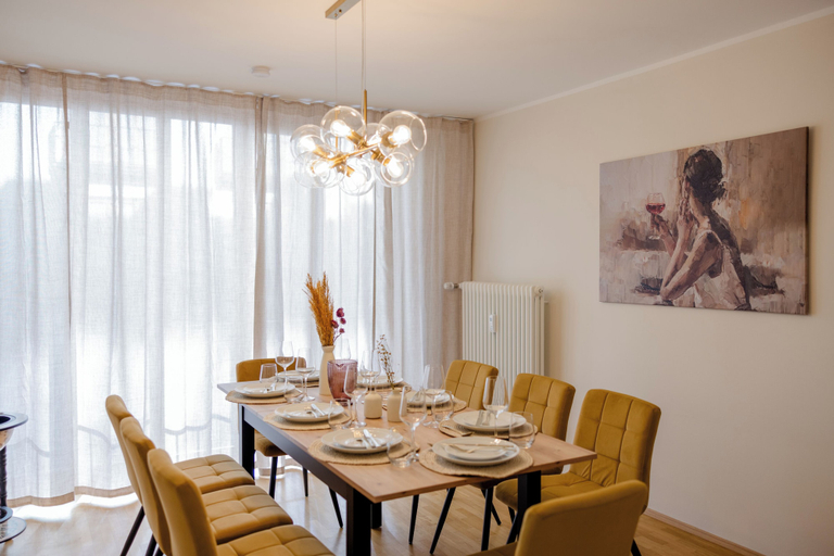 In-room dining 5, Lumen Homes Old Town Residence, München