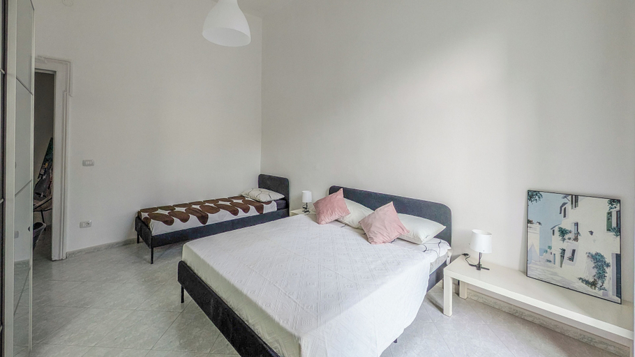 Room 2, Residenza Edoardo, Napoli
