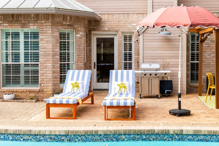 Room 2, Upscale Escape Pool Hot Tub Game Room Firepit, Bexar