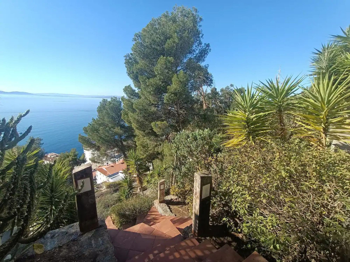 Room 2, Joan Margarit 24 With 4 Bedrooms and 3 Bathrooms, Girona