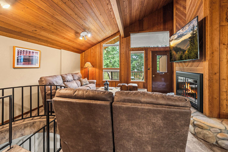 Living area 5, Limber Pine Townhome and 2bdr Stay, Flathead