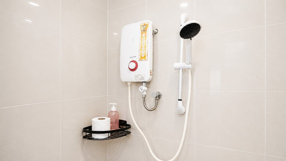Bathroom 5, Swing & Pillows Setapak Central, Kuala Lumpur