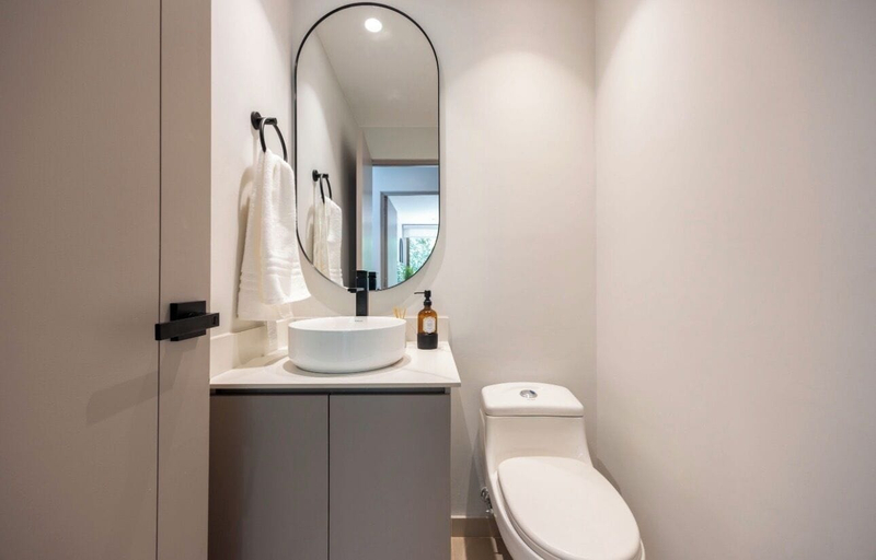 Bathroom 5, Live in Provenza Modern 1 BR Security, Medellín