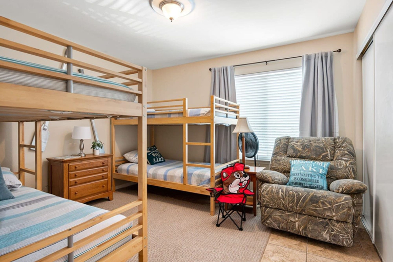 Room 2, Canyon Lake Escape Pool Balcony Pet Friendly, Comal