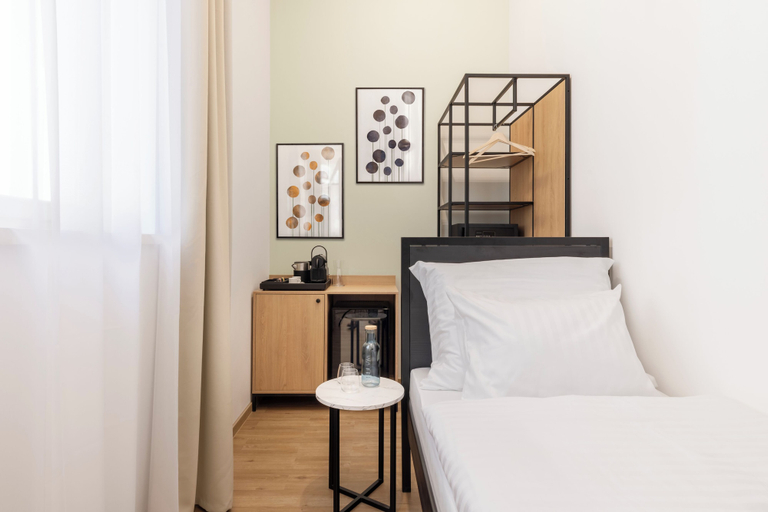Room 1, Youngmann House, Praha 1