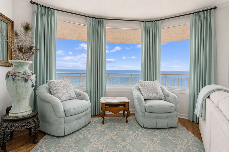 Room 3, Oceanfront 3BR Balcony Indoor Outdoor Pools, Volusia
