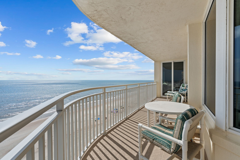 Room 2, Oceanfront 3BR Balcony Indoor Outdoor Pools, Volusia