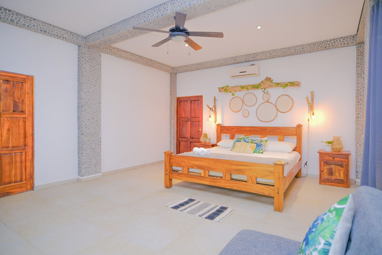 Room 2, Las Golondrinas, Chiltiupán