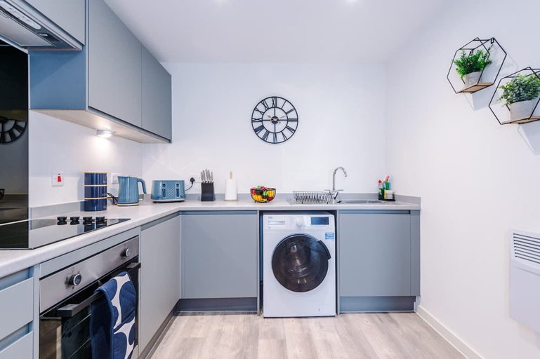 Room 3, NEW Pristine 2-bed Flat Great Location Sleeps 6, Sefton