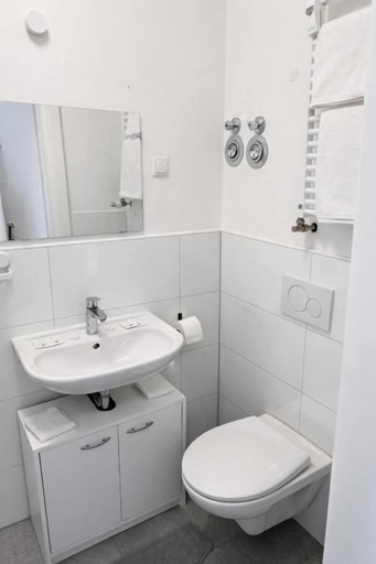 Bathroom 3, Ok Apartments, Pforzheim