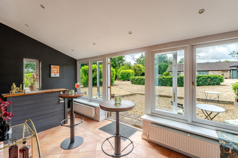 Room 3, 1641 Historic Farmhouse Sleeps 16 Bath Bristol, Bath and North East Somerset