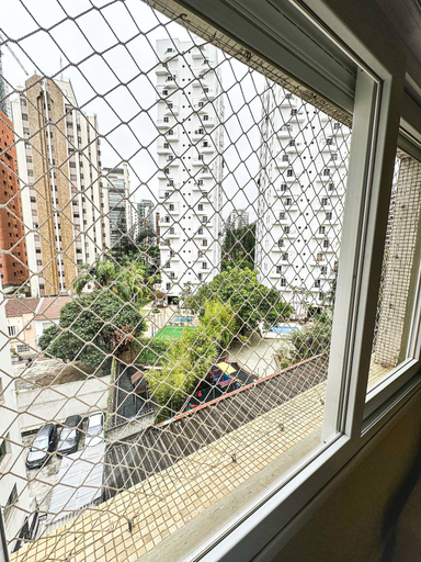 Others 5, Tranquilidade na Vila Nova Conceição, São Paulo