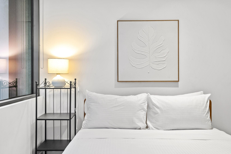 Bedroom 5, City-View 2-Bed Apartment Melbourne CBD, Melbourne