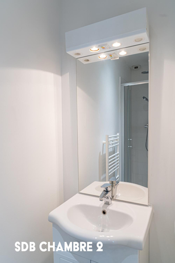 Bathroom, Madeleine's - Family & Group Apartments in Bordeaux's Historic Centre, Gironde