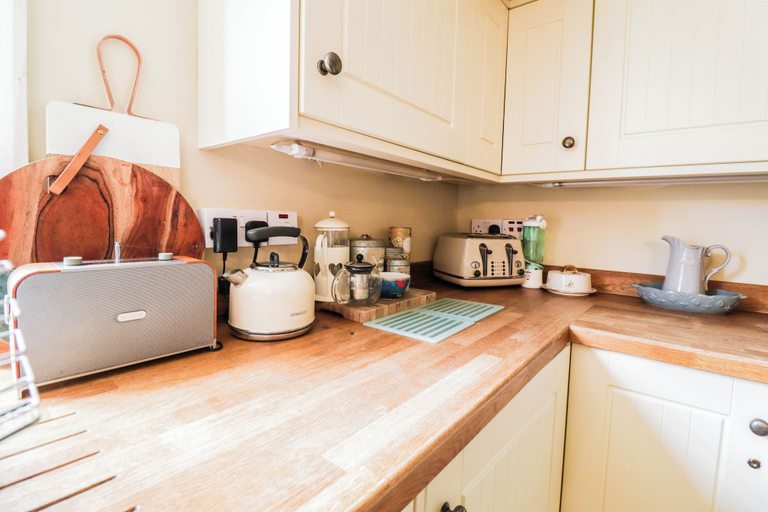Private kitchen 3, Delightful Period Cottage 225 Oak Road, Essex