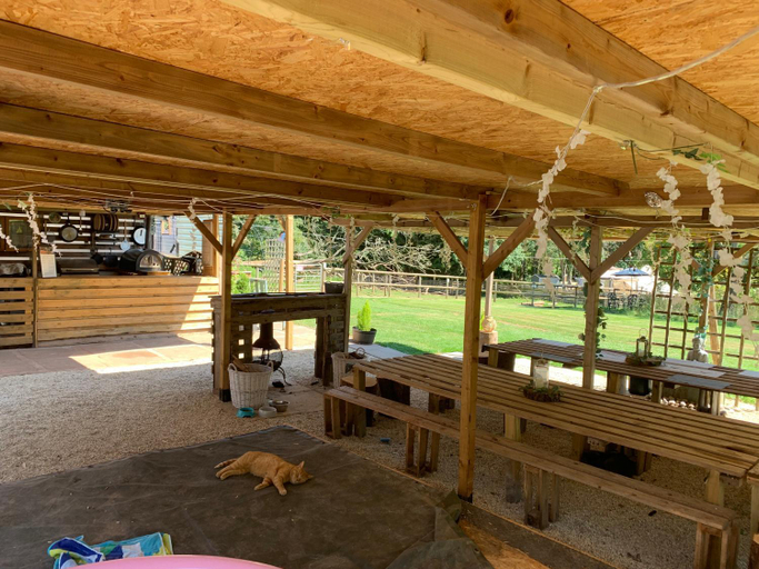 Food & Drinks, Meerkat Manor, Herefordshire