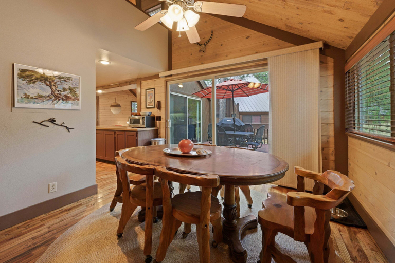 Dining 4, 16 Pole House 2 Bedroom Home, Deschutes