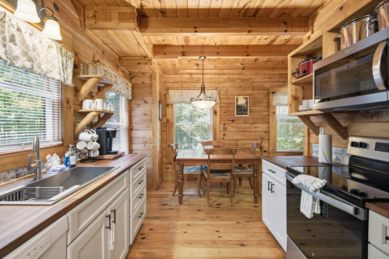 Private kitchen 5, 3 Brothers Bears 3 Bedroom Cabin, Sevier