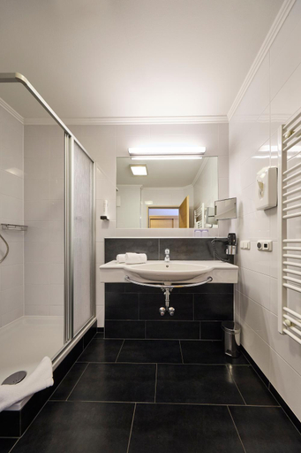 Bathroom 3, Leni-Marie Saalbach, Zell am See