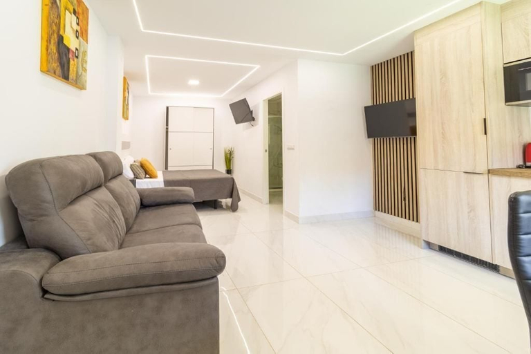 Others 5, Villa Amir, Málaga