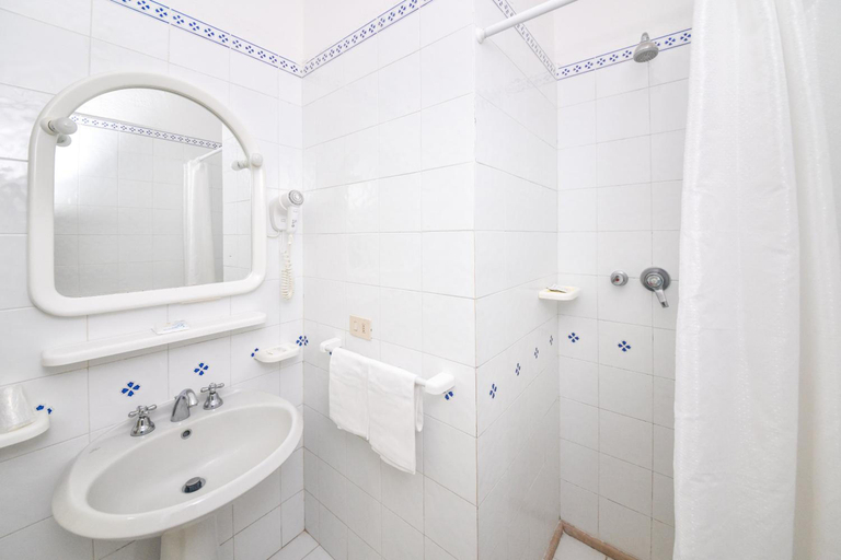 Bathroom 4, Residence San Domenico, Napoli