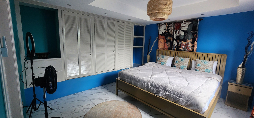 Room 5, Vive mol, Saint Francois