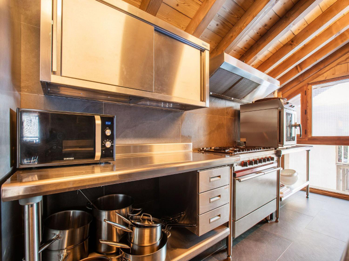 Others 2, Chalet in Champagny by Ski Slopes, Savoie