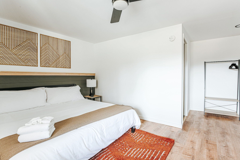Bedroom 3, Grey Pine Lodge, Augusta