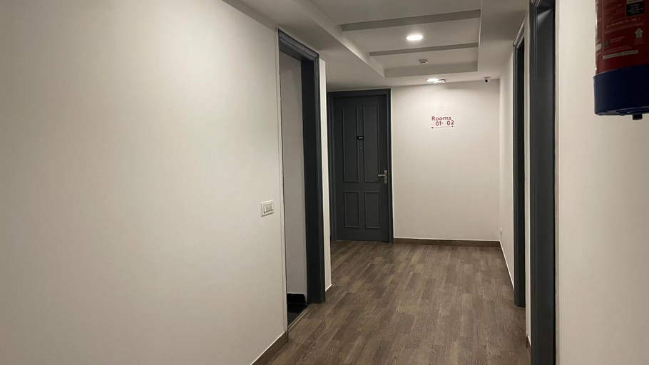 Public Area 2, Saltstayz Express - Golf Course Road & DLF Phase-1, Gurgaon