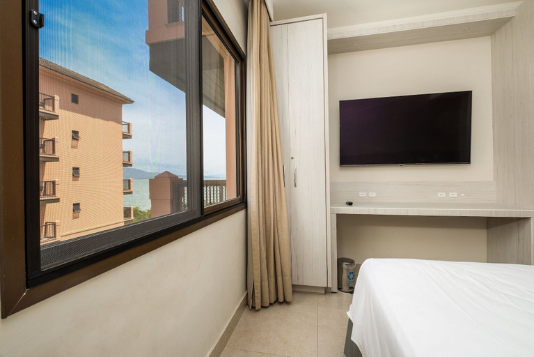 Room 4, Amazing Suite in Luxury Resort w/ Pool Jbv208, Florianopolis
