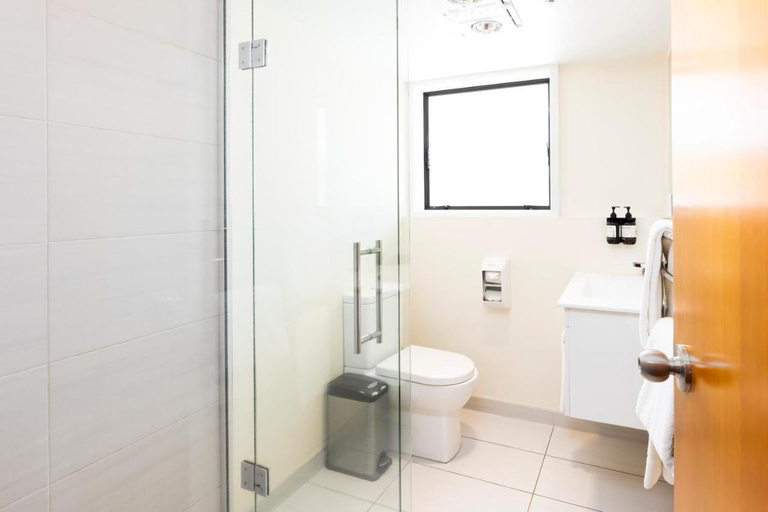 Bathroom 3, Airport Gateway Christchurch, Christchurch