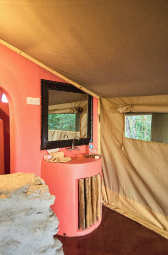 Bathroom, Robanda Tented Camp, Serengeti