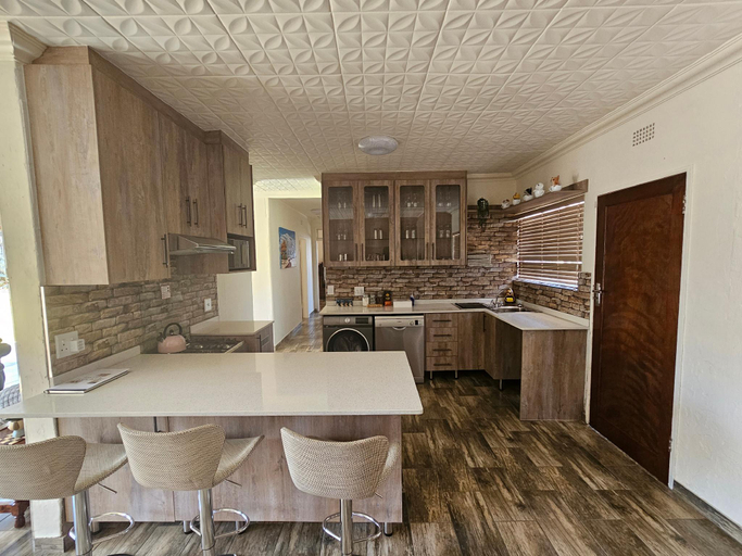 Kitchen 5, Christi-Lue Villa Guest House, West Rand