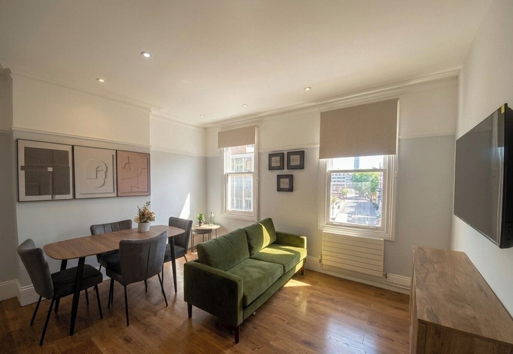 Dining room, The Aria Apartment 3 br Stylish & Spacious, London
