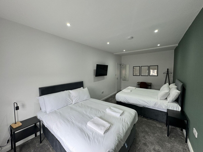 Room 5, 6 Bed Contractor Acom in Hartlepool, Hartlepool