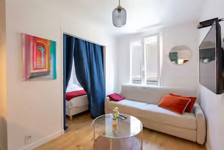Living area 4, celine 34, Paris