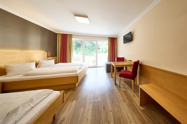 Bedroom, Leni-Marie Saalbach, Zell am See