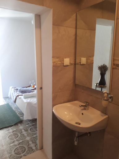Bathroom 3, Marty Apartment, Rogoznica