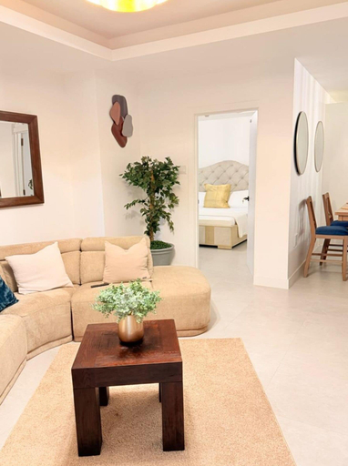 Living area, 2BR Comfy City Apartment - The Rogers