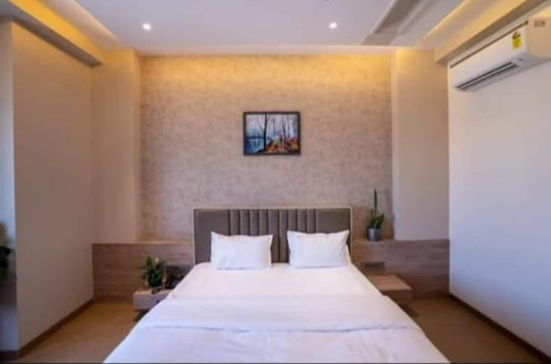 Room 5, Hotel Amar Palace, Ahmadnagar