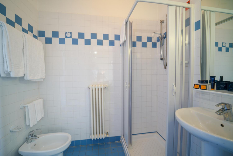 Bathroom 4, Hotel Il Settebello, Livorno