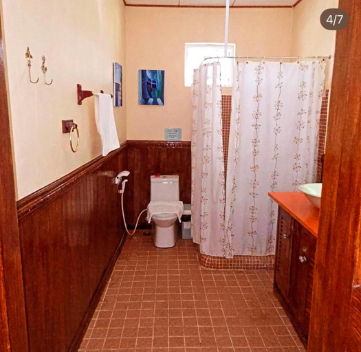 Bathroom 3, ZHANG RESORT and Dragon J1 dive center Malapascua, Daanbantayan