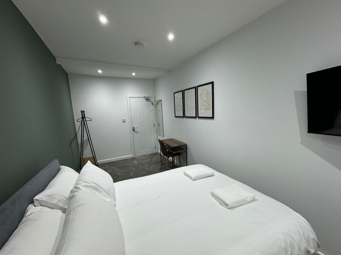Room 4, 6 Bed Contractor Acom in Hartlepool, Hartlepool