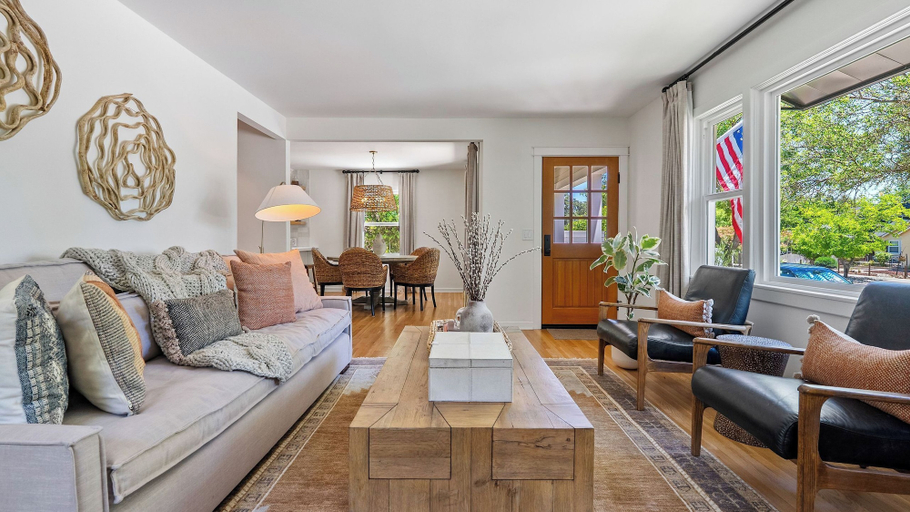 Interior 2, Lavender Porch by Avantstay Designer Bungalow + Fire Pit Near Downtown, Paso, San Luis Obispo
