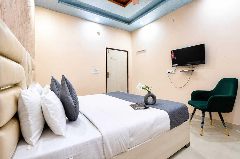 Room 4, Hotel Adarsh Residency, Dehradun