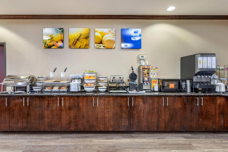 Food & Drinks 5, Comfort Inn & Suites Navasota, Grimes
