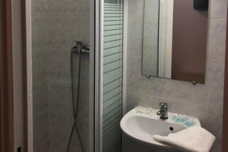 Bathroom 5, HOTEL CHEVALLIER, Hauts-de-Seine