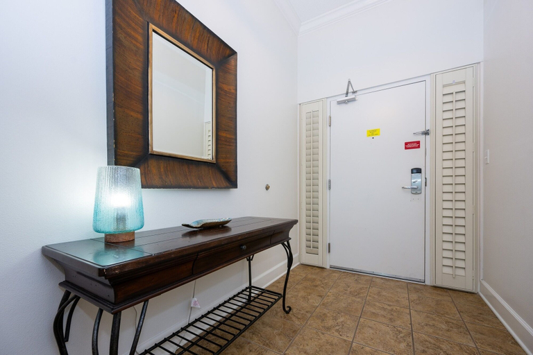 Interior 2, Phoenix West 806 3 Bedroom Condo, Baldwin