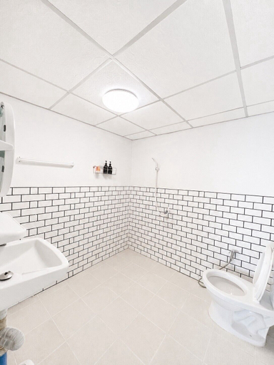 Bathroom, GAO Check In Phala Beachfront, Ban Chang